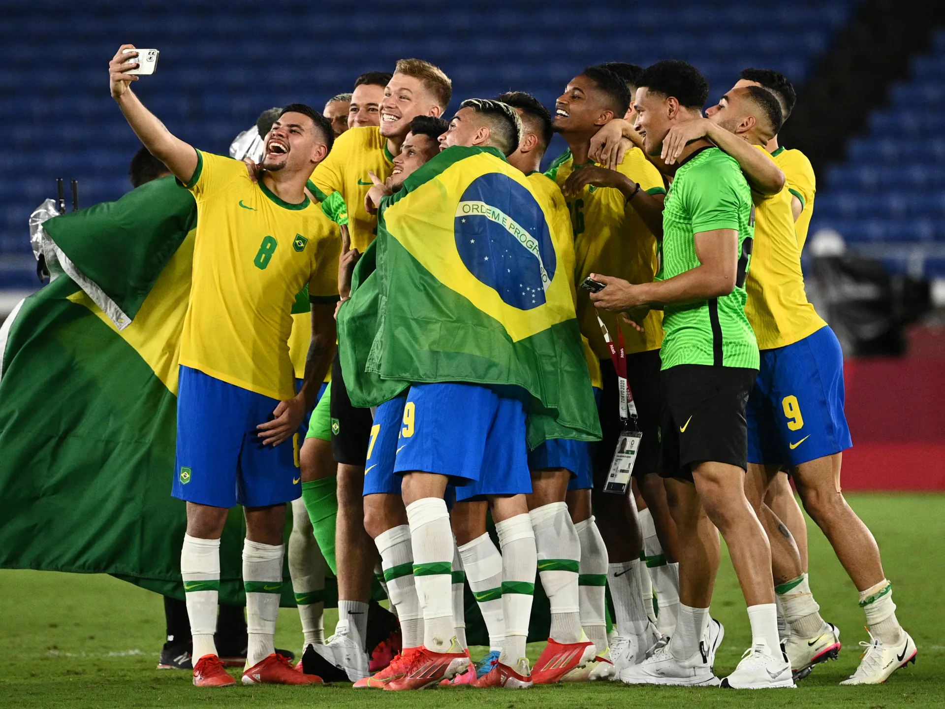 Rivaldo urges Brazil stars to leave England