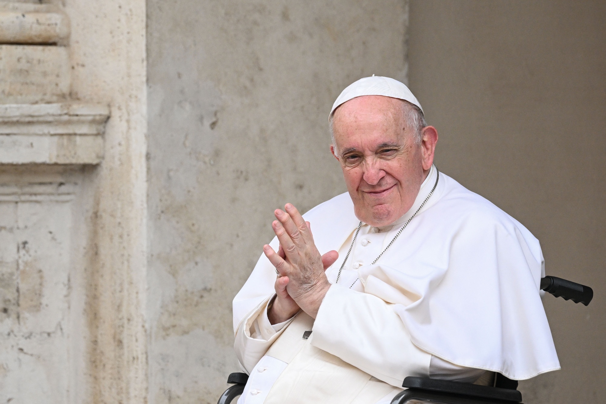 Pope Francis gay slur: Vatican clarifies remarks