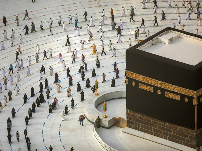 Nigerian Pilgrim Returns €1,750 Found in Makkah