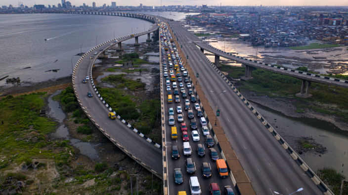 An American citizen in his early 30s attempted to commit suicide on the Third Mainland Bridge in Lagos on Monday, June 10.