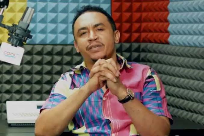 Daddy Freeze mocks Lagos mainland residents experiencing severe flooding