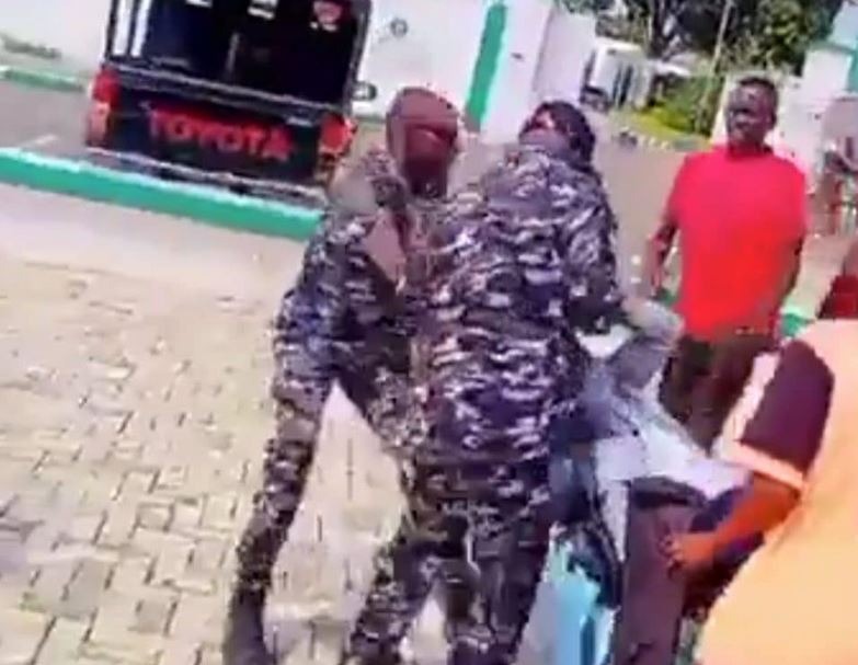 Policemen assault physically challenged man during protest in Bauchi State (Video)